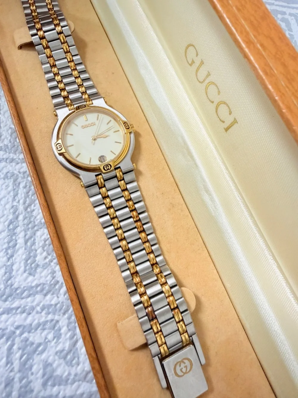 Authentic Gucci 9000M Watch